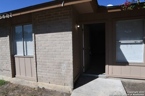 2-5607 Lochmoor, San Antonio, TX, 78244-1430 | Card Image