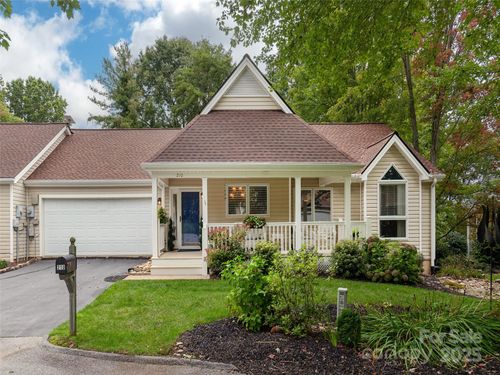 210 Black Oak Ln, Hendersonville, NC, 28791-1201 | Card Image