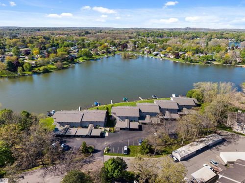 4964 Lake Point Dr, Waterford, MI, 48329-1741 | Card Image