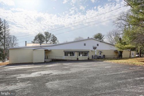 145 Chamberlaine Ave, Pottsville, PA, 17901-8649 | Card Image