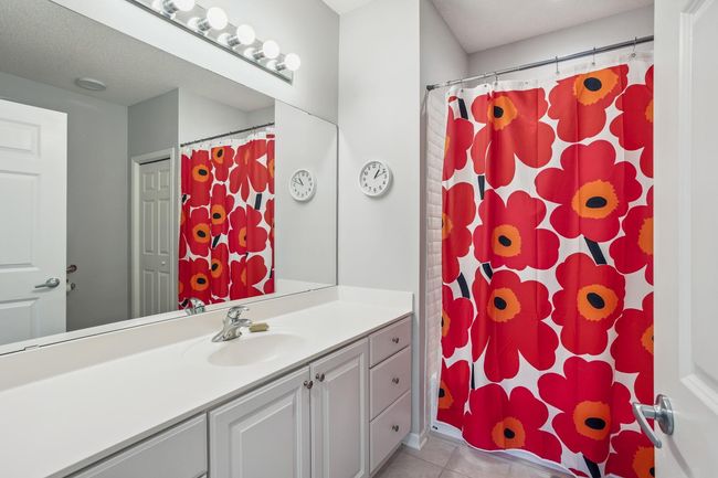 Full Private Ceramic Bath | Image 19