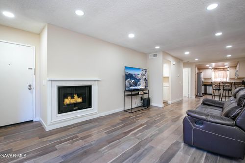 431-26922 Flo Ln, Santa Clarita, CA, 91351-5517 | Card Image
