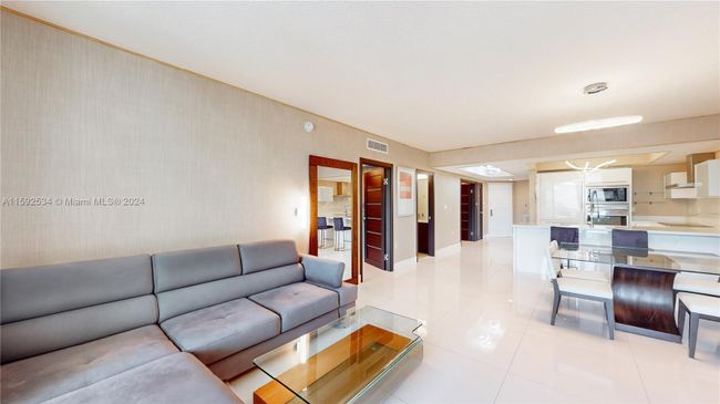 TH-307 - 250 Sunny Isles Blvd, Condo with 3 bedrooms, 2 bathrooms and null parking in Sunny Isles Beach FL | Image 14