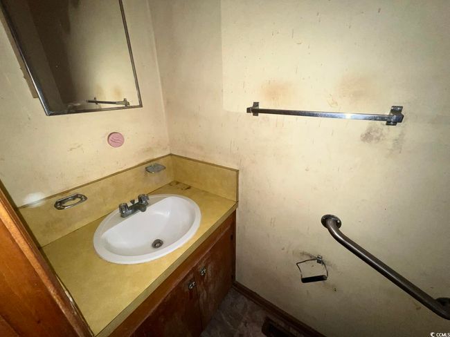 Bathroom with vanity | Image 19