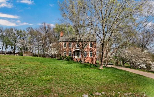 930 Doe Run Ct, Adams, TN, 37010-8948 | Card Image