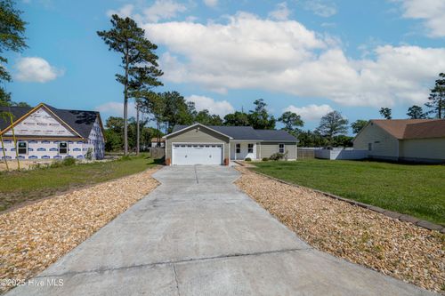 209 Oak Grove Cir, Hubert, NC, 28539-3435 | Card Image