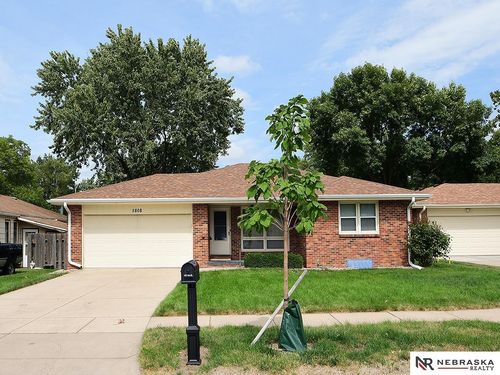 5808 Brookview Dr, Lincoln, NE, 68506-3534 | Card Image