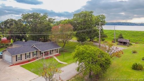 512 W Wall St, Salina, OK, 74365 | Card Image