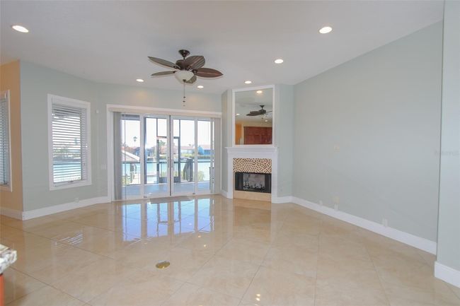 946 Allegro Ln, House other with 4 bedrooms, 3 bathrooms and null parking in APOLLO BEACH FL | Image 13