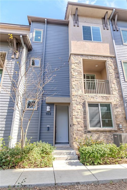 646 Savi, Corona, CA, 92878 | Card Image