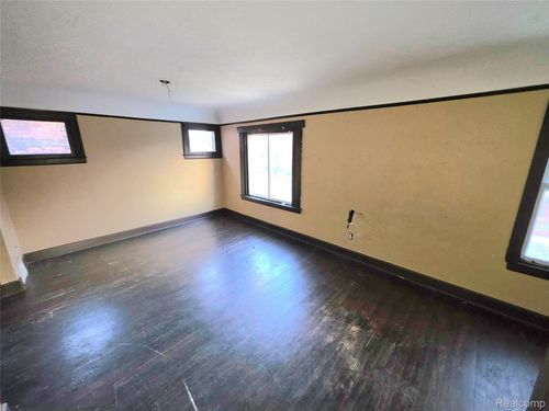 11461 Sanford St, Detroit, MI, 48205-3723 | Card Image