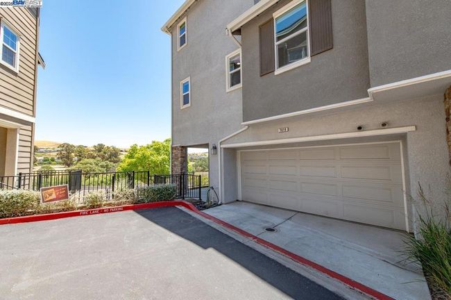 7018 Stags Leap Ln, Condo with 2 bedrooms, 3 bathrooms and 2 parking in Dublin CA | Image 33