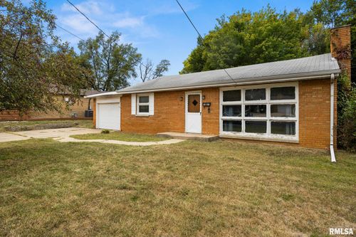 1307 Forest Dr, Pekin, IL, 61554-5310 | Card Image