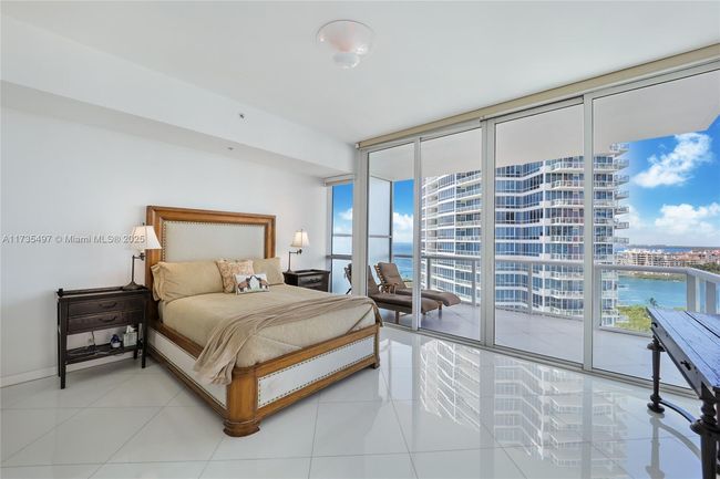 APT-1704 - 50 S Pointe Dr, Condo with 2 bedrooms, 3 bathrooms and null parking in Miami Beach FL | Image 9