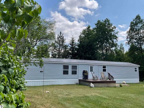 10694 Freeman Rd, Mesick, MI, 49668-9593 | Card Image