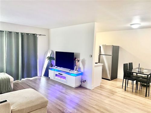 8-1250 E 3rd St, Long Beach, CA, 90802 | Card Image