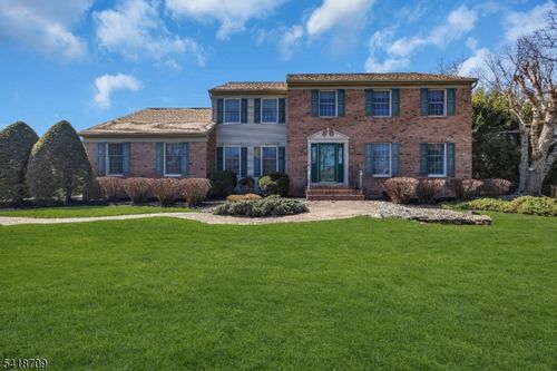8 Flagg Way, Hillsborough, NJ, 08844-2221 | Card Image