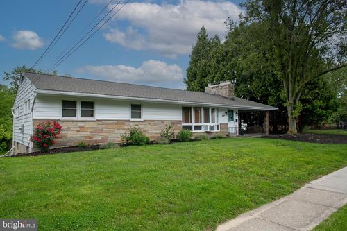 415 E Willow St, ELIZABETHTOWN, PA, 17022-1835 | Card Image