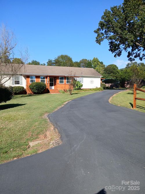 218 Muldoon Dr, Clover, SC, 29710-6482 | Card Image