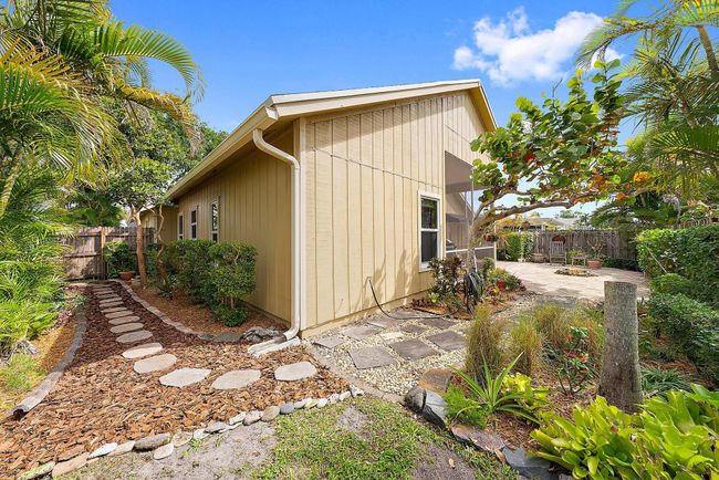6238 Dania St, House other with 3 bedrooms, 2 bathrooms and null parking in Jupiter FL | Image 24