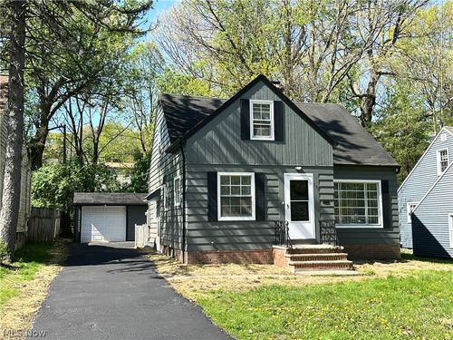 982 Quarry Dr, Cleveland Heights, OH, 44121-2469 | Card Image