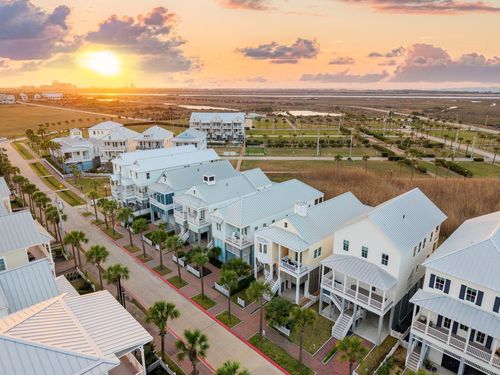 2630 E Seaside Dr, Galveston, TX, 77550-2713 | Card Image