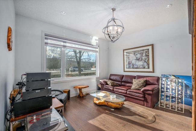 5228 Bowness Road Nw, Home with 4 bedrooms, 3 bathrooms and 2 parking in Calgary AB | Image 4