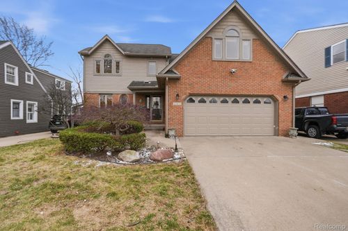 22432 Pointe Dr, Saint Clair Shores, MI, 48081-2326 | Card Image