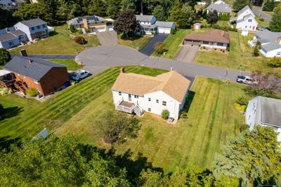 20 Pebble Road, House other with 3 bedrooms, 2 bathrooms and null parking in Wethersfield CT | Image 2