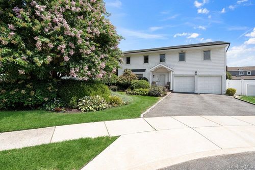 21 Carol St, Plainview, NY, 11803-5605 | Card Image