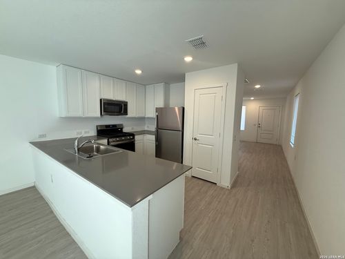 10727 Vesta Curv, San Antonio, TX, 78224-4494 | Card Image