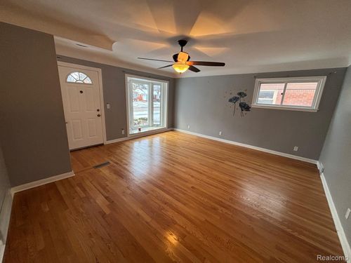 4209 Vassar St, Dearborn Heights, MI, 48125-2405 | Card Image