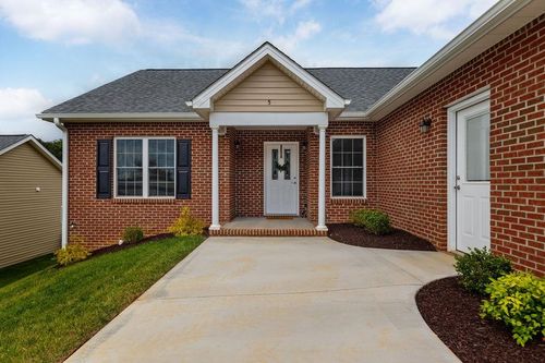 5 River Oak Dr, STAUNTON, VA, 24401 | Card Image