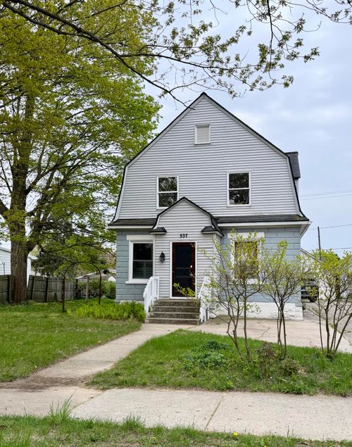 537 W Main St, Fennville, MI, 49408-8473 | Card Image