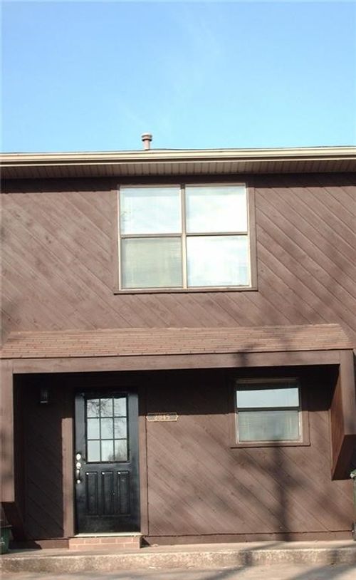 2049 N East Oaks Dr, Fayetteville, AR, 72703-3144 | Card Image