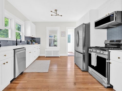35 Brook St, Seekonk, MA, 02771-4501 | Card Image