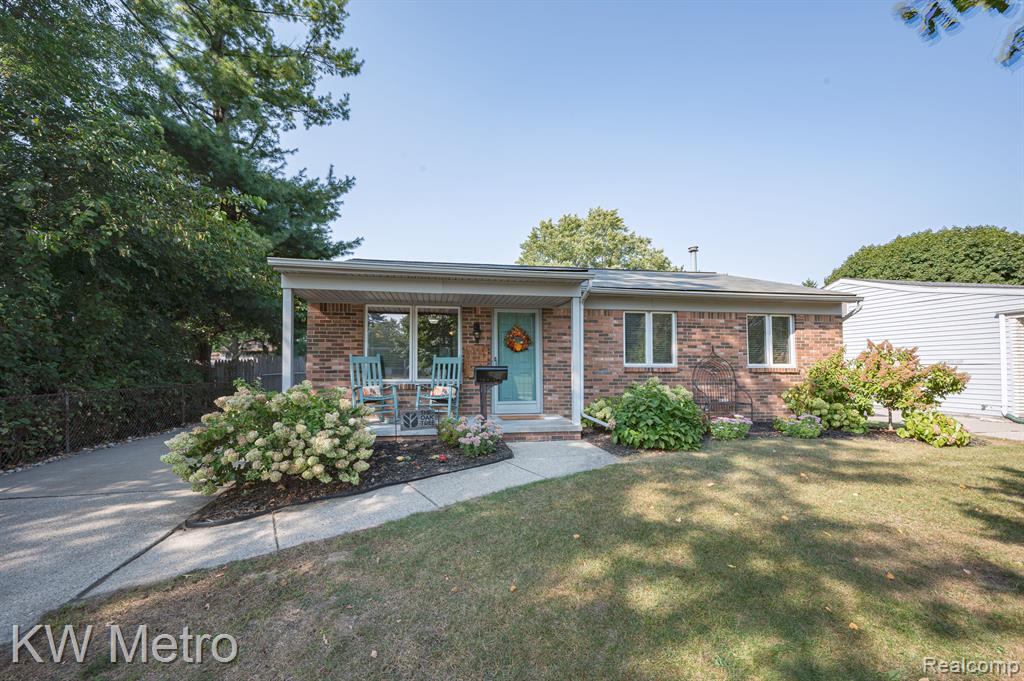 Sunnybrook Dr, Royal Oak, MI 48073