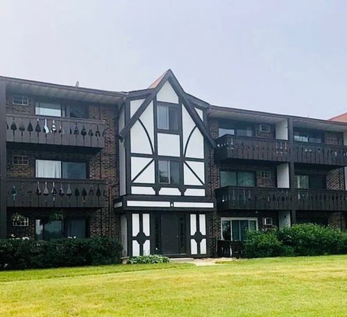unit-16-4 Crestview Ln, Vernon Hills, IL, 60061-1136 | Card Image