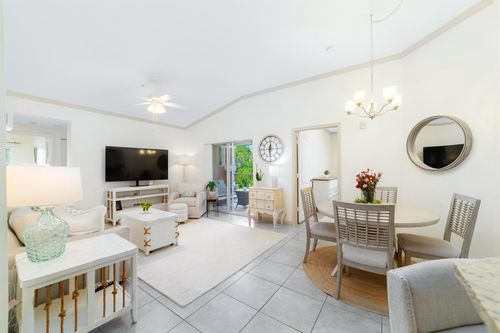 apt-201-5095 Fairways Cir, VERO BEACH, FL, 32967-1847 | Card Image