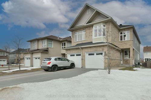 208 Bert Hall St, Arnprior, ON, K7S0H1 | Card Image