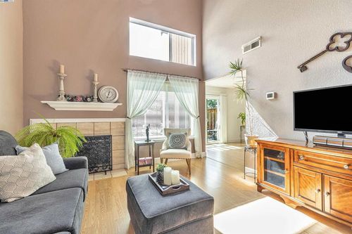 2013 Galloway Cmn, Livermore, CA, 94551-5474 | Card Image