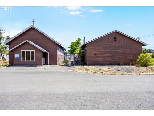 135 D St, Riddle, OR, 97469-8640 | Card Image