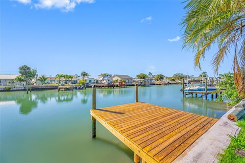 7930 Causeway Blvd S, SAINT PETERSBURG, FL, 33707-1013 | Card Image