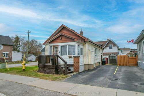 989 Ferguson St, North Bay, ON, P1B1Y2 | Card Image
