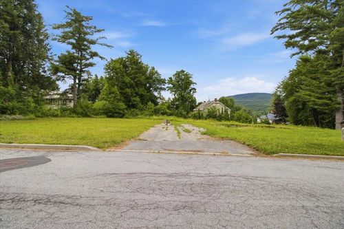 240-236-240 Grandview St, Bennington, VT, 05201-2434 | Card Image