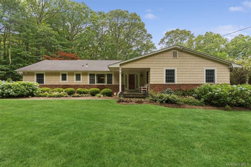 35 Woodvale Drive, Oyster Bay, NY, 11791 | Card Image
