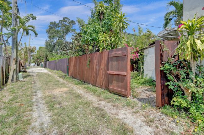 304 Sw 9th St, House other with 1 bedrooms, 1 bathrooms and null parking in Fort Lauderdale FL | Image 11