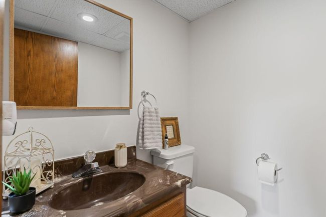 Lower half bath | Image 22