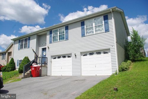 114 Galaxy Ct, MARTINSBURG, WV, 25404-7385 | Card Image