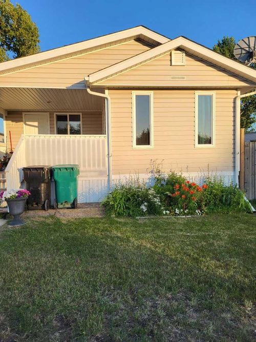 11 14 St, Beaverlodge, AB, T0H0C0 | Card Image
